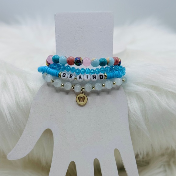 “Be Kind” Candy Beaded Bracelet - Blue theme - Picture 5 of 6